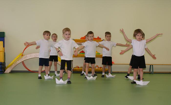 В детском саду «Стрекоза» прошло спортивное мероприятие «Мы сильные, ловкие, смелые».