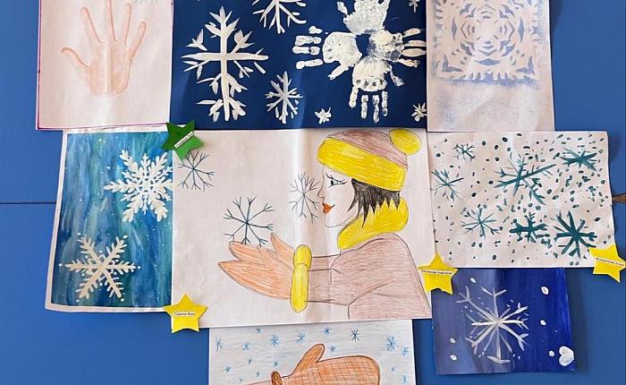 Выставка рисунков "Зимняя снежинка"